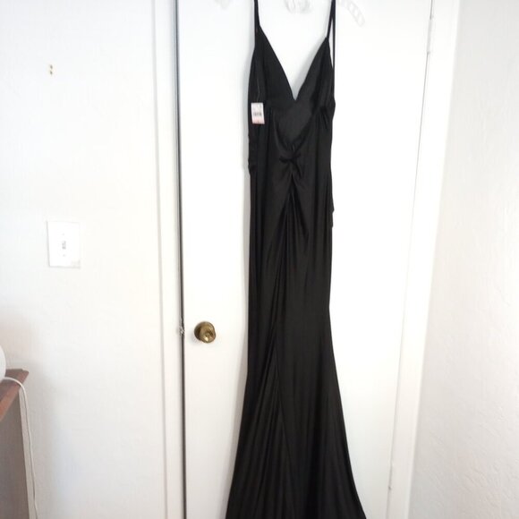 Glamour by Terani Couture Black Formal Gown - Picture 11 of 14